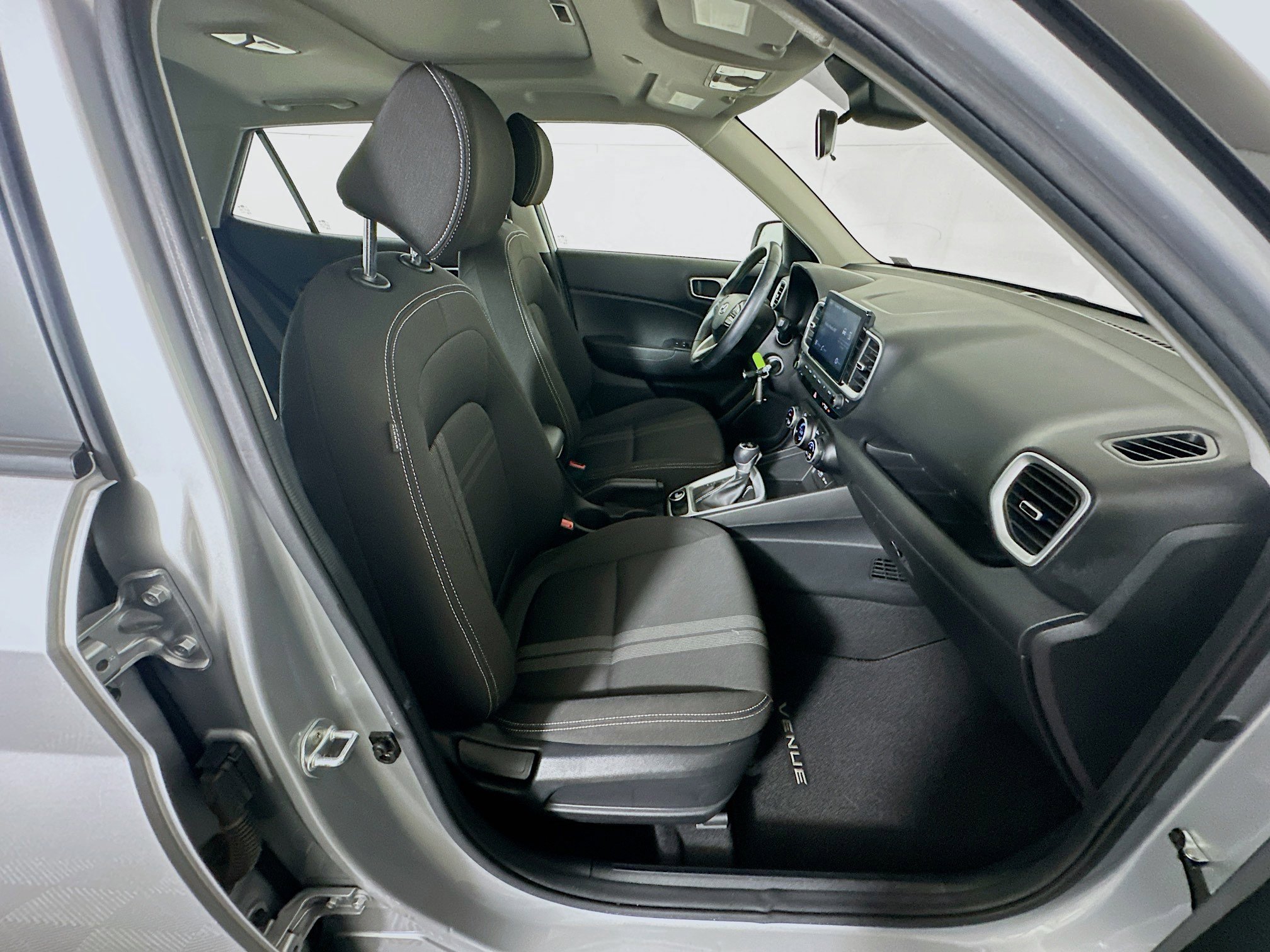 Used 2022 Hyundai Venue SEL FWD image 32
