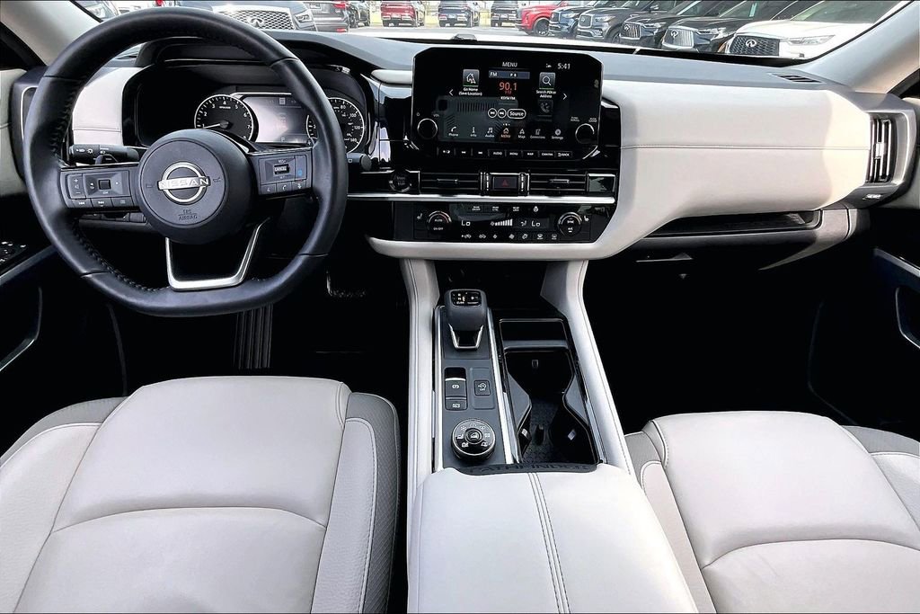 Used 2025 Nissan Pathfinder SL image 18