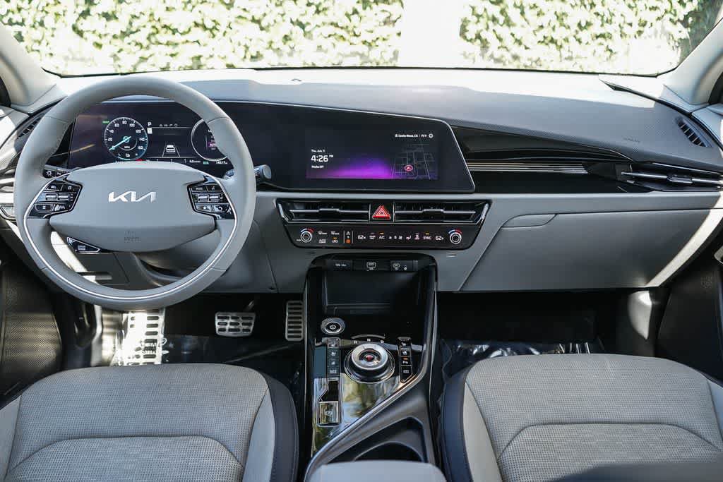 Used 2024 Kia Niro Wave w/ Wave Preserve Package FWD image 12