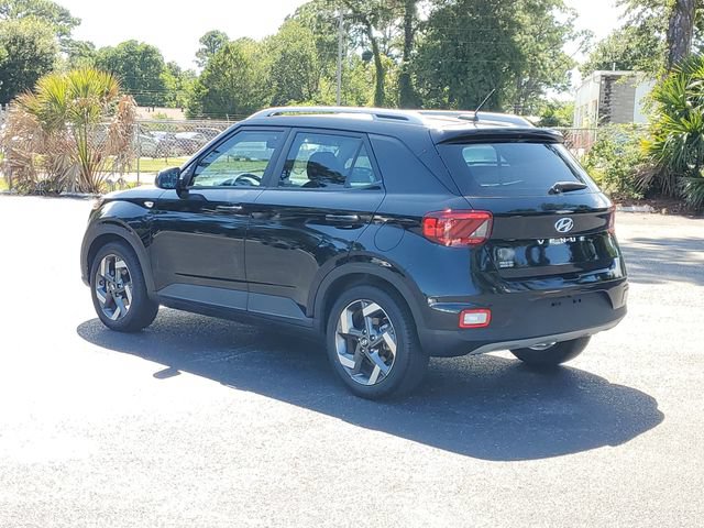 Used 2024 Hyundai Venue SEL FWD image 4