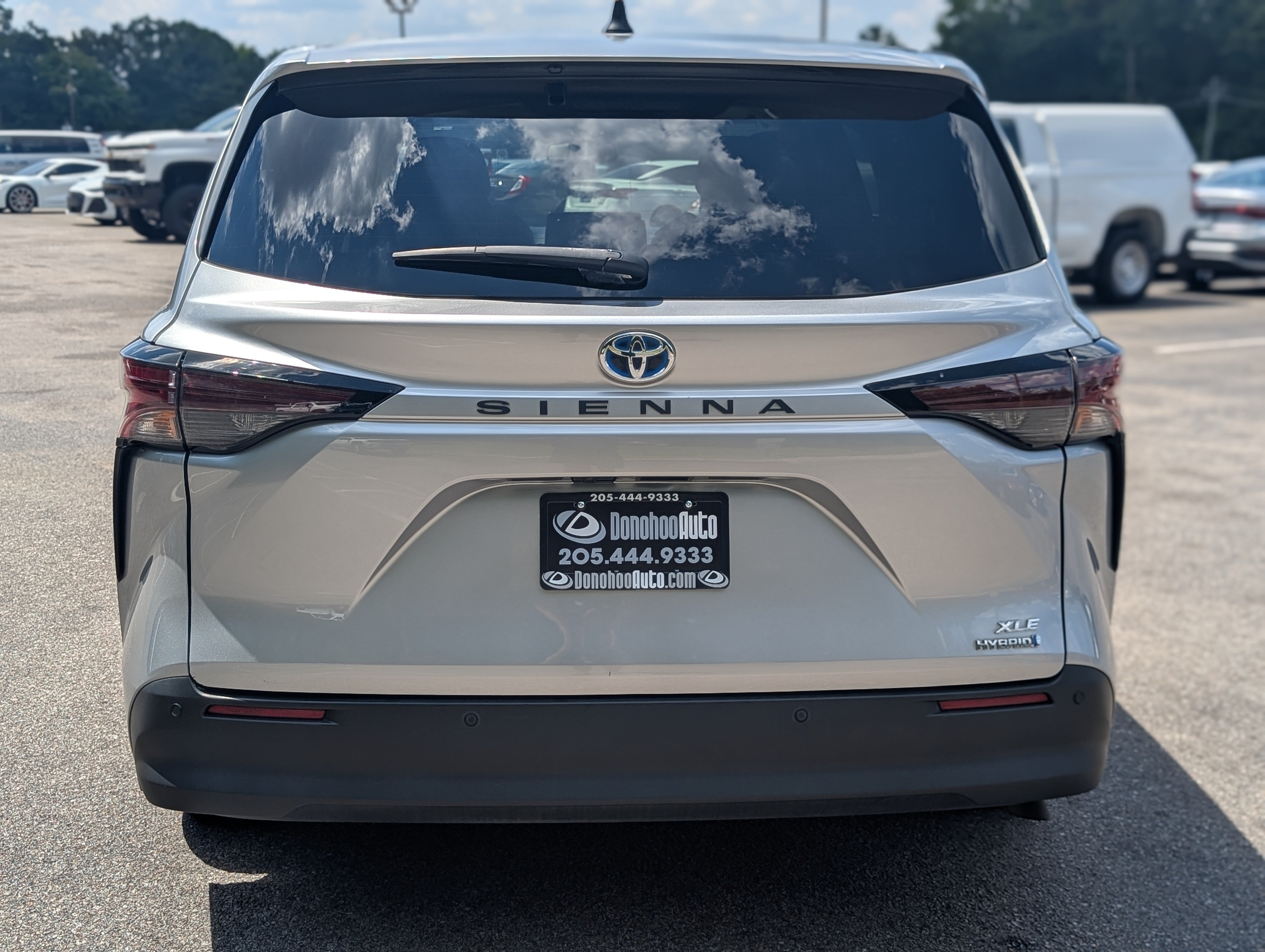 Used 2023 Toyota Sienna XLE FWD image 8