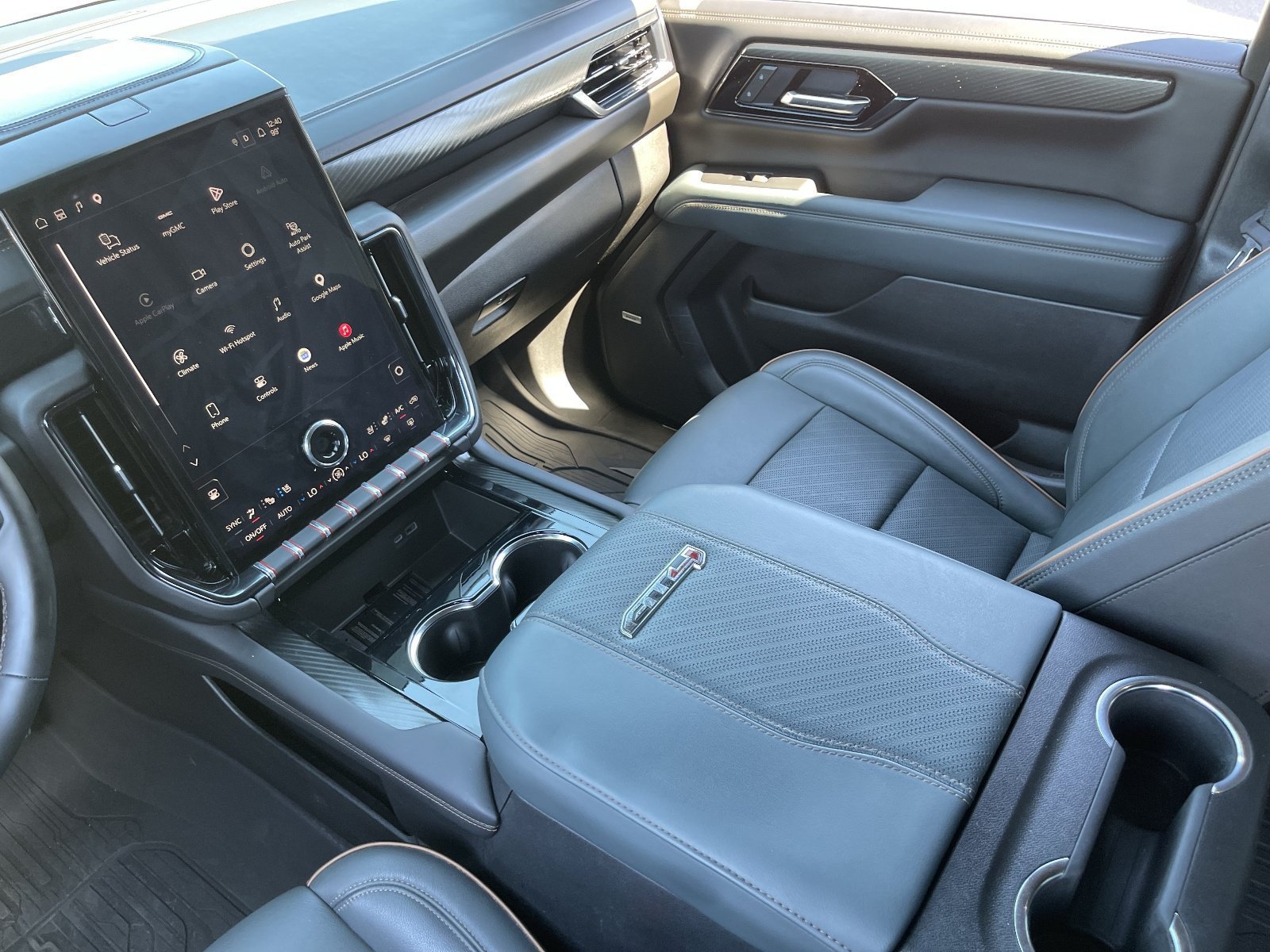 Certified 2025 GMC Yukon AT4 AWD/4WD image 18