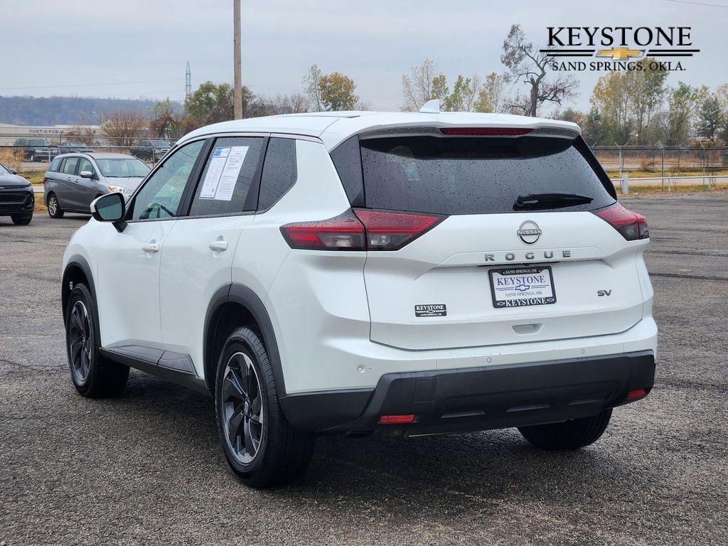 Used 2024 Nissan Rogue SV image 7