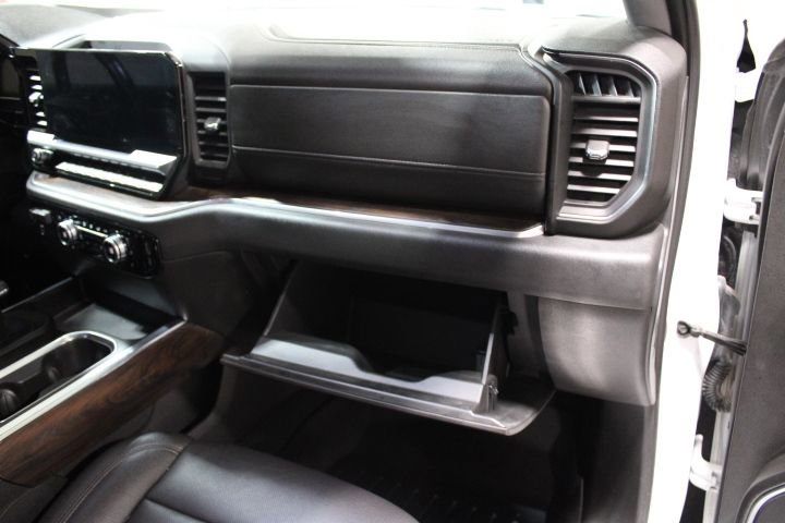 Used 2022 GMC Sierra 1500 SLT w/ SLT Premium Plus Package AWD/4WD image 29