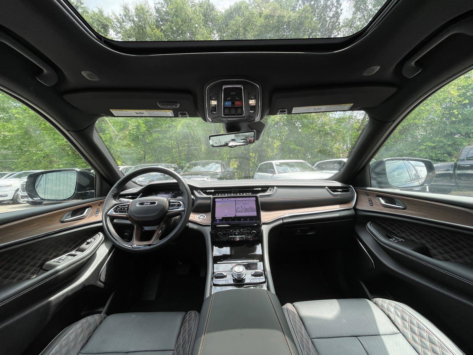 Used 2025 Jeep Grand Cherokee Summit w/ Adv Protech Group IV AWD/4WD image 14