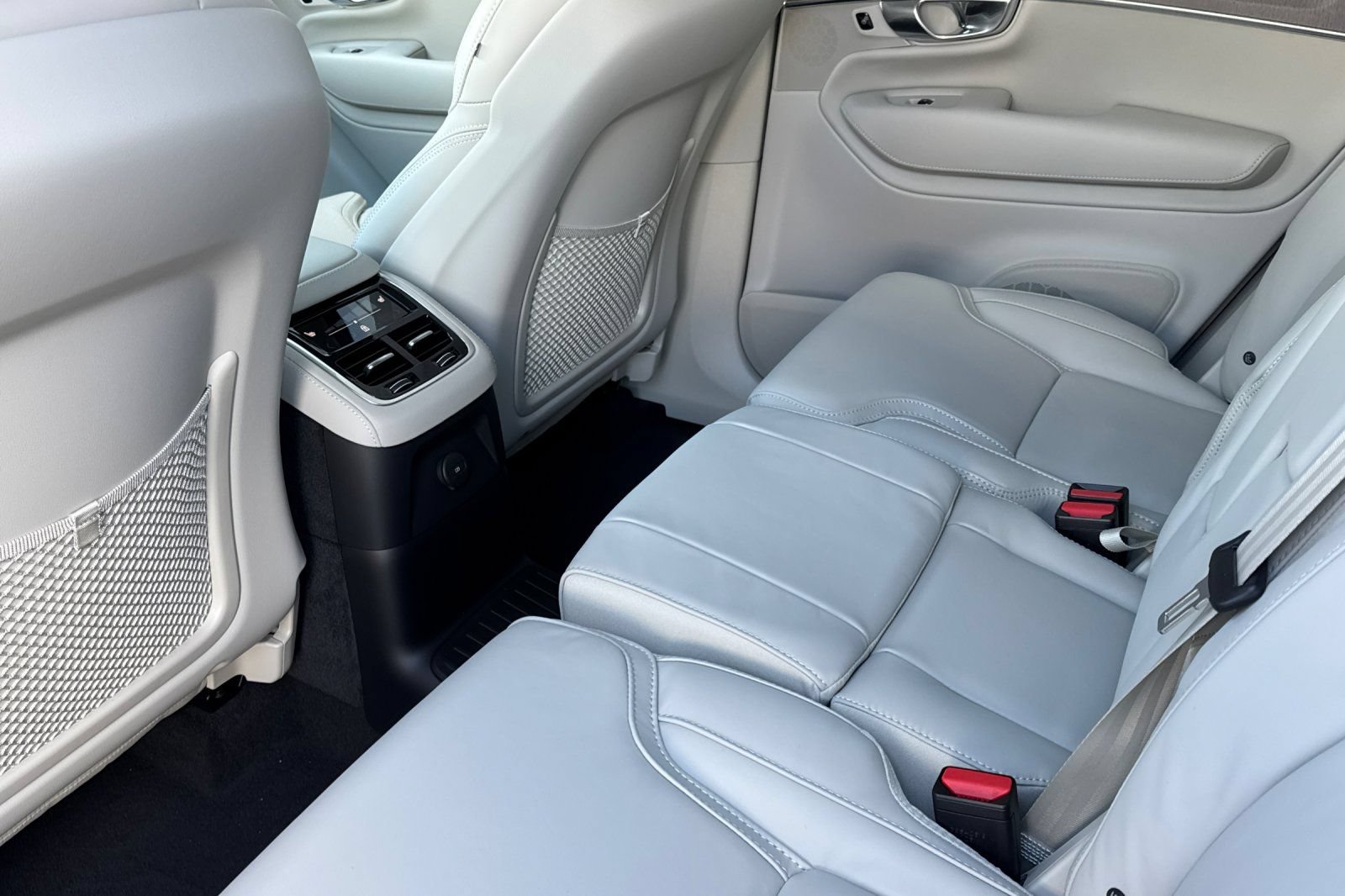 New 2026 Volvo XC90 T8 Ultra w/ Protection Package Premier AWD/4WD image 12