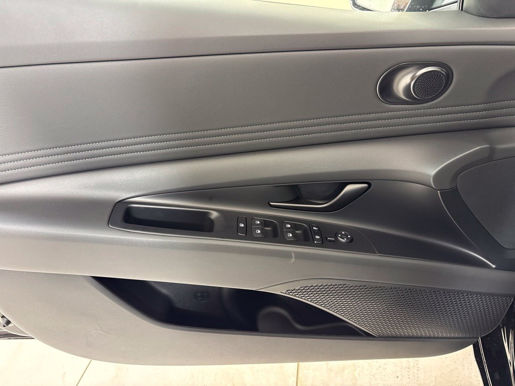 New 2026 Hyundai Elantra SEL Sport FWD image 17