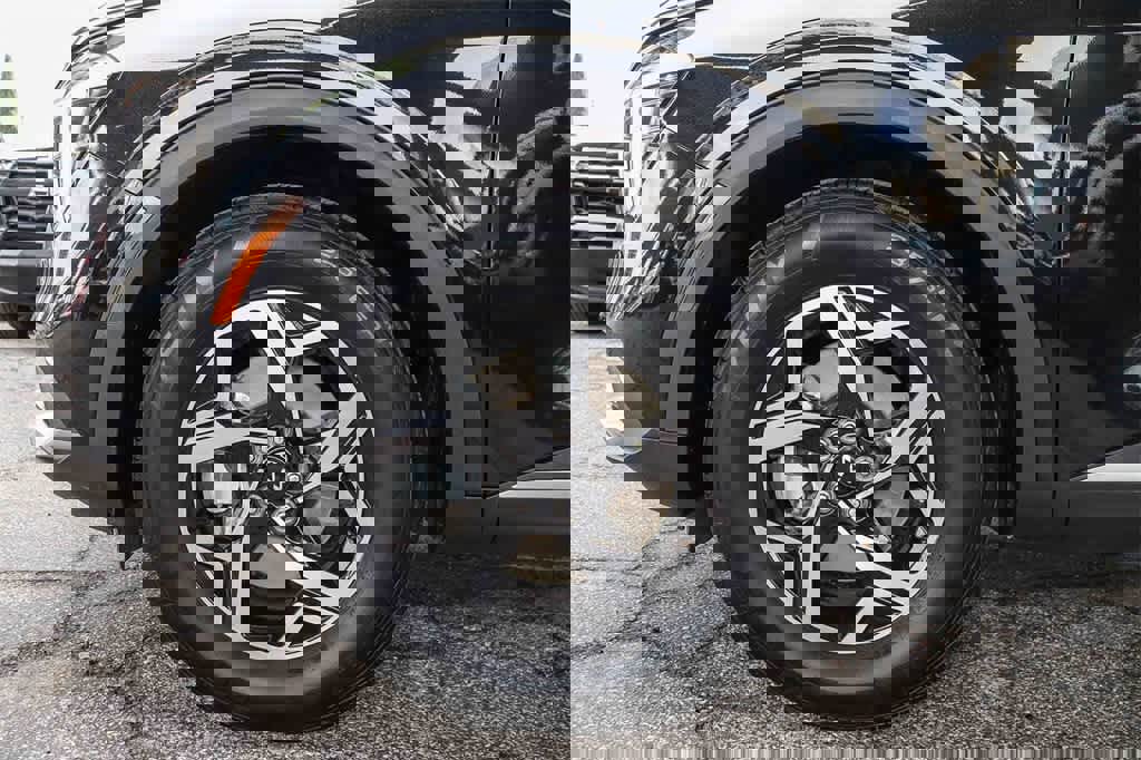 Used 2024 Kia Sportage LX image 11