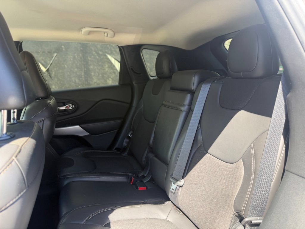 Used 2018 Jeep Cherokee Latitude Plus FWD image 15