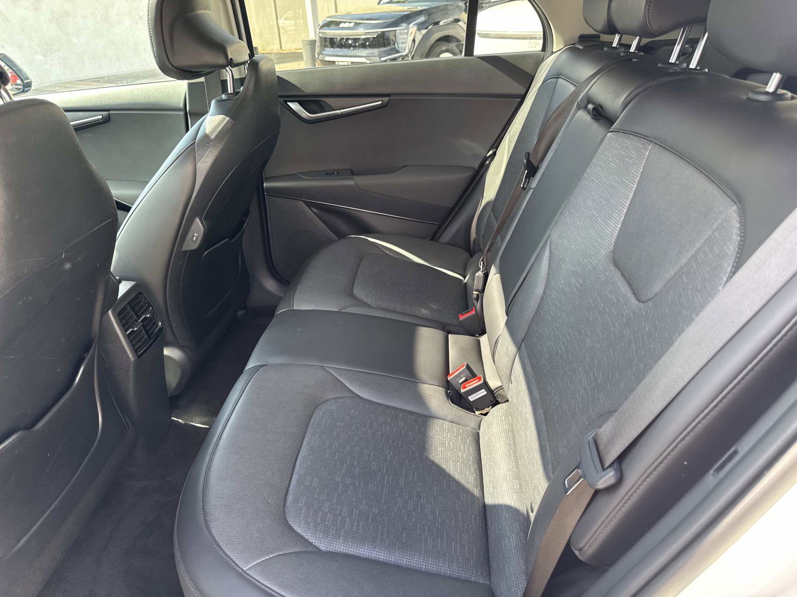 Used 2025 Kia Niro Wave image 11