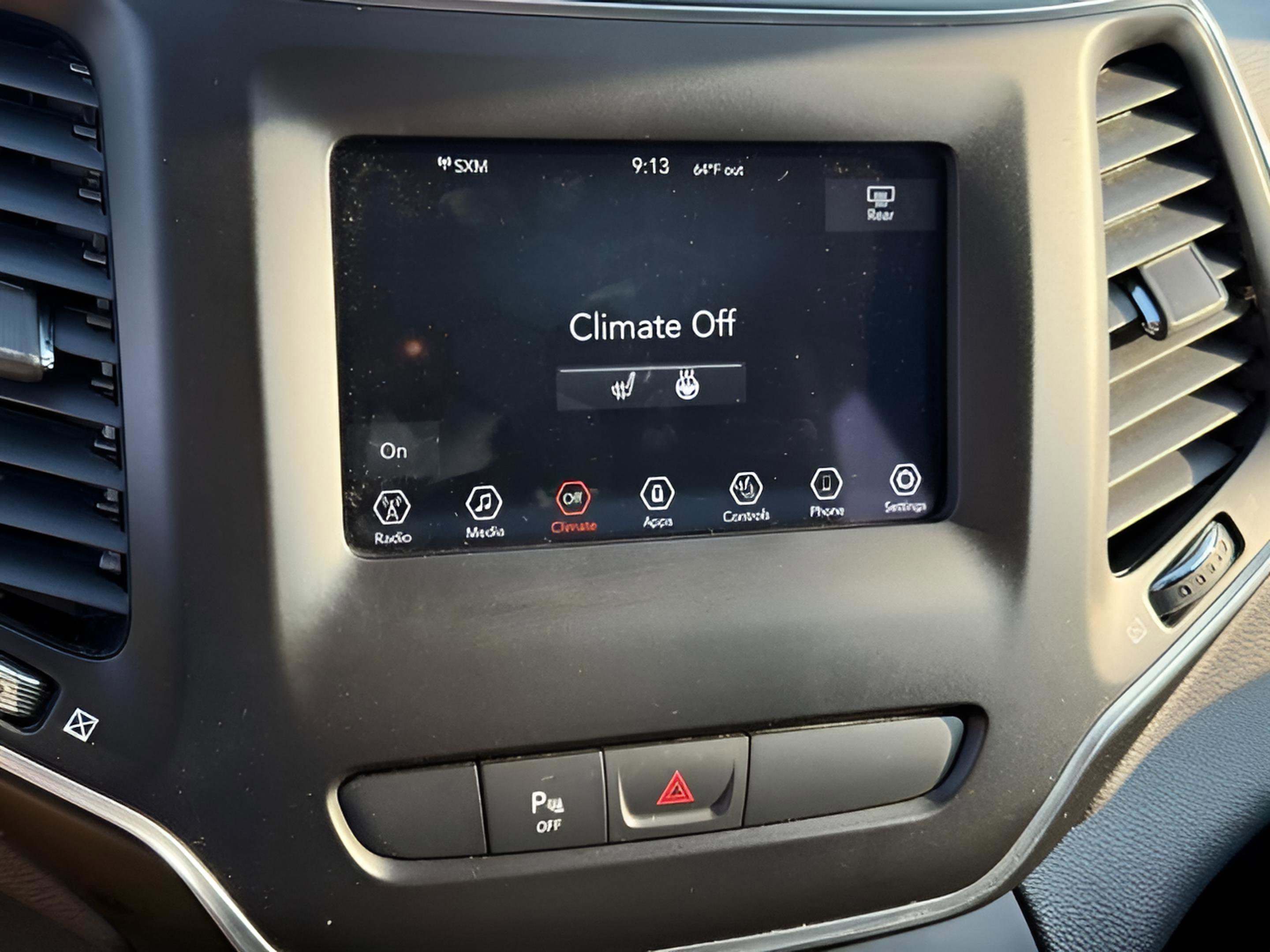 Used 2019 Jeep Cherokee Latitude Plus w/ Cold Weather Group AWD/4WD image 21