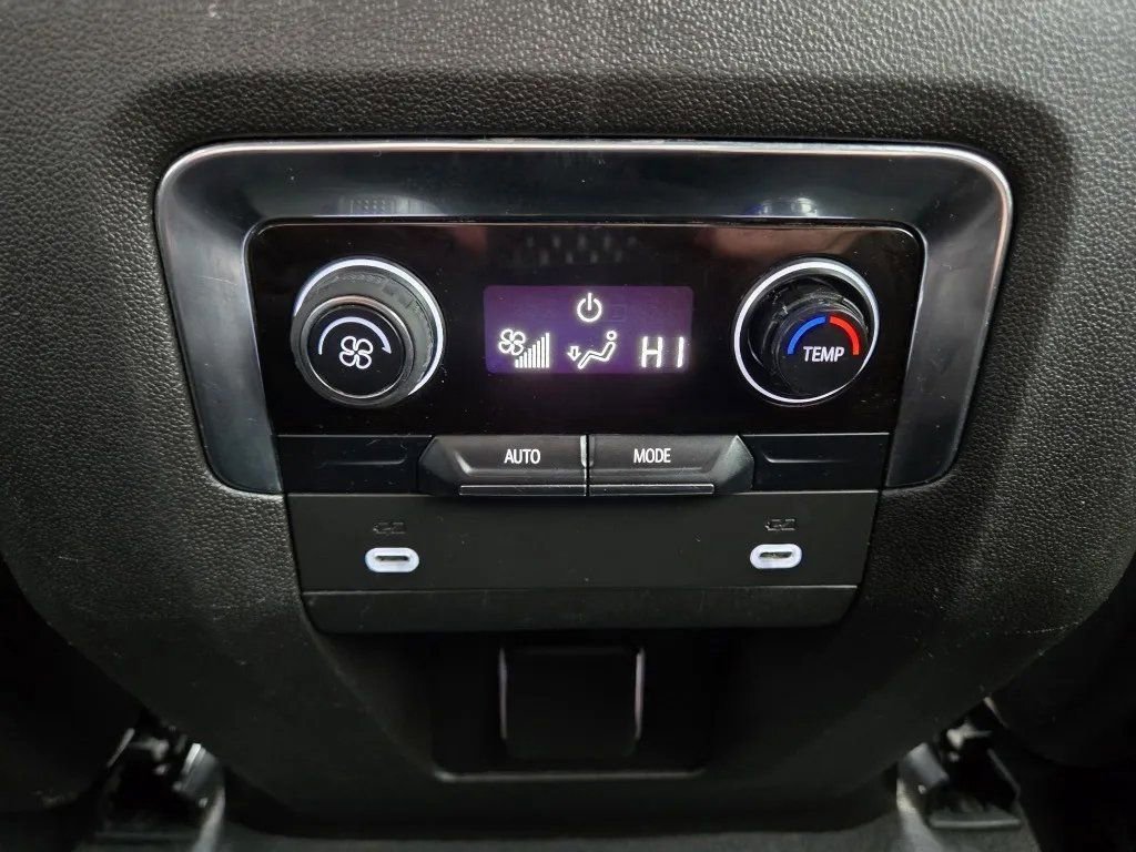 Used 2021 Chevrolet Suburban LS AWD/4WD image 28