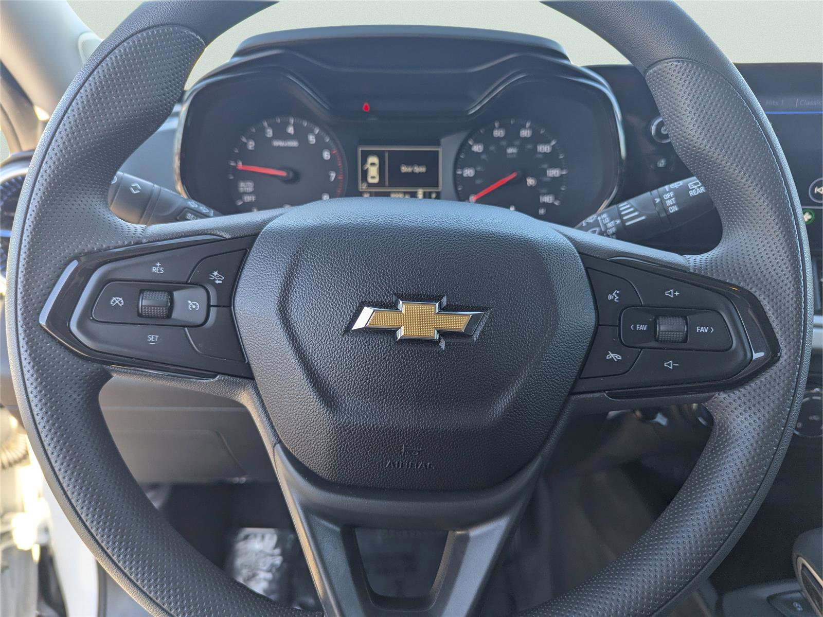 Used 2025 Chevrolet Trax LS w/ LS Convenience Package image 26