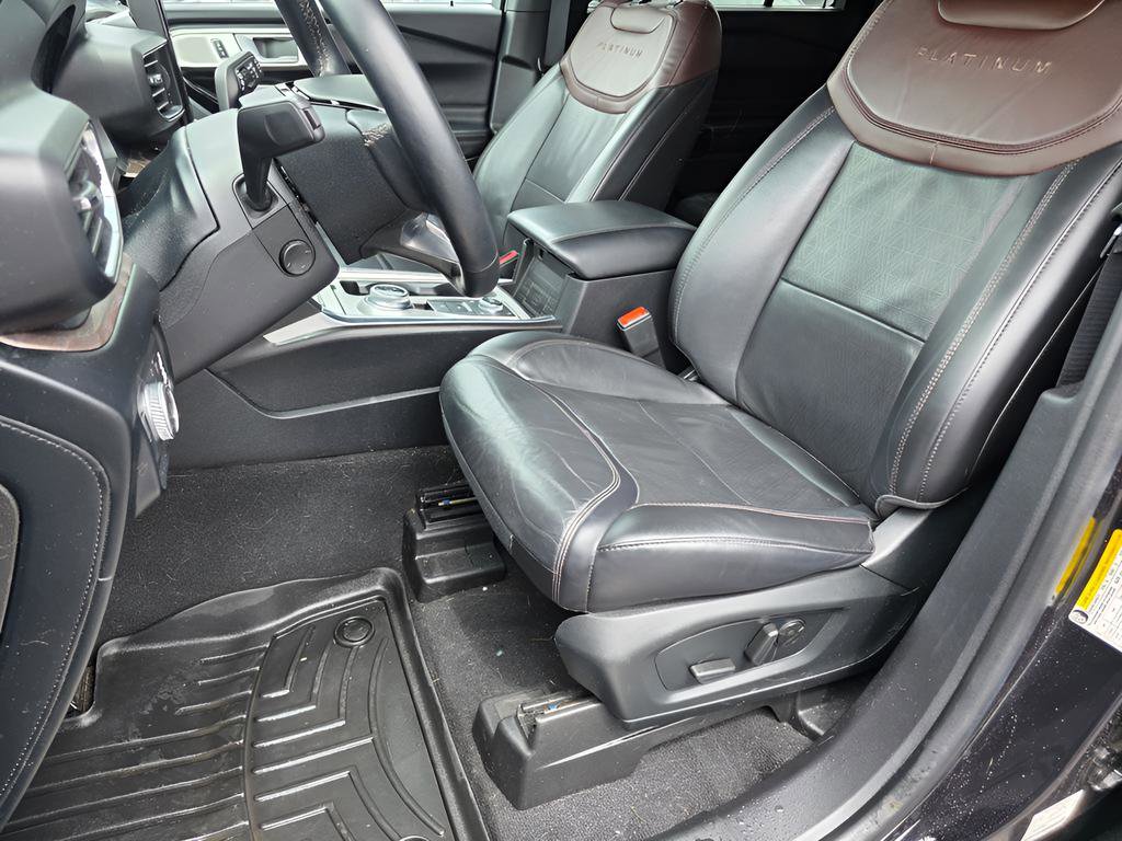 Used 2022 Ford Explorer Platinum w/ Equipment Group 601A AWD/4WD image 21