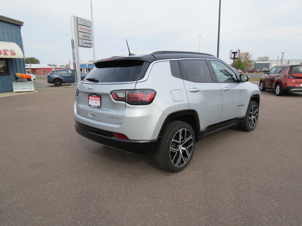 Used 2024 Jeep Compass Limited w/ Elite Group image 4