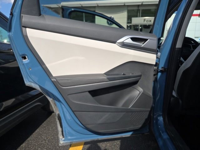 Used 2025 Volkswagen Taos SE FWD image 13