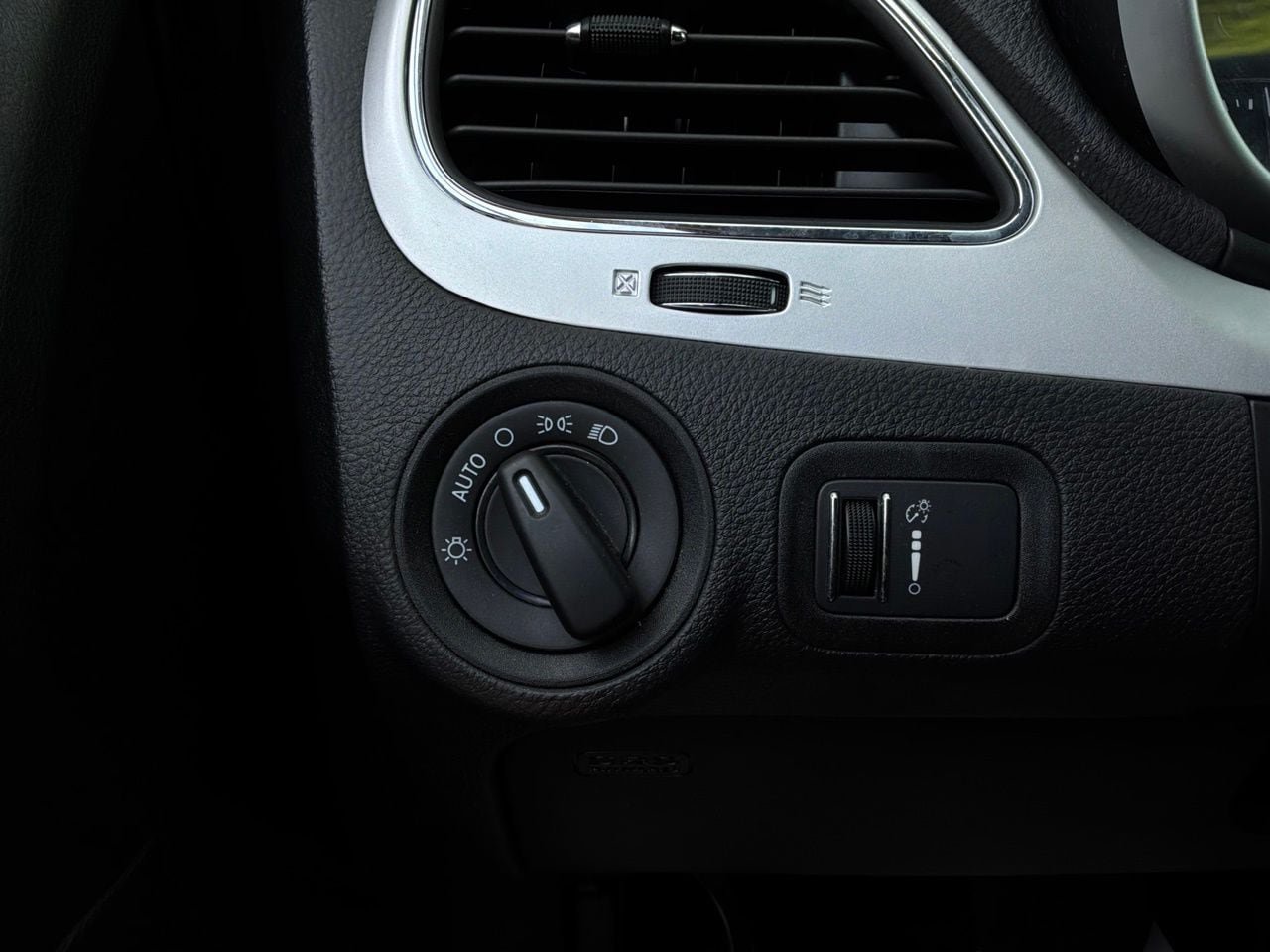 Used 2020 Dodge Journey SE FWD image 20