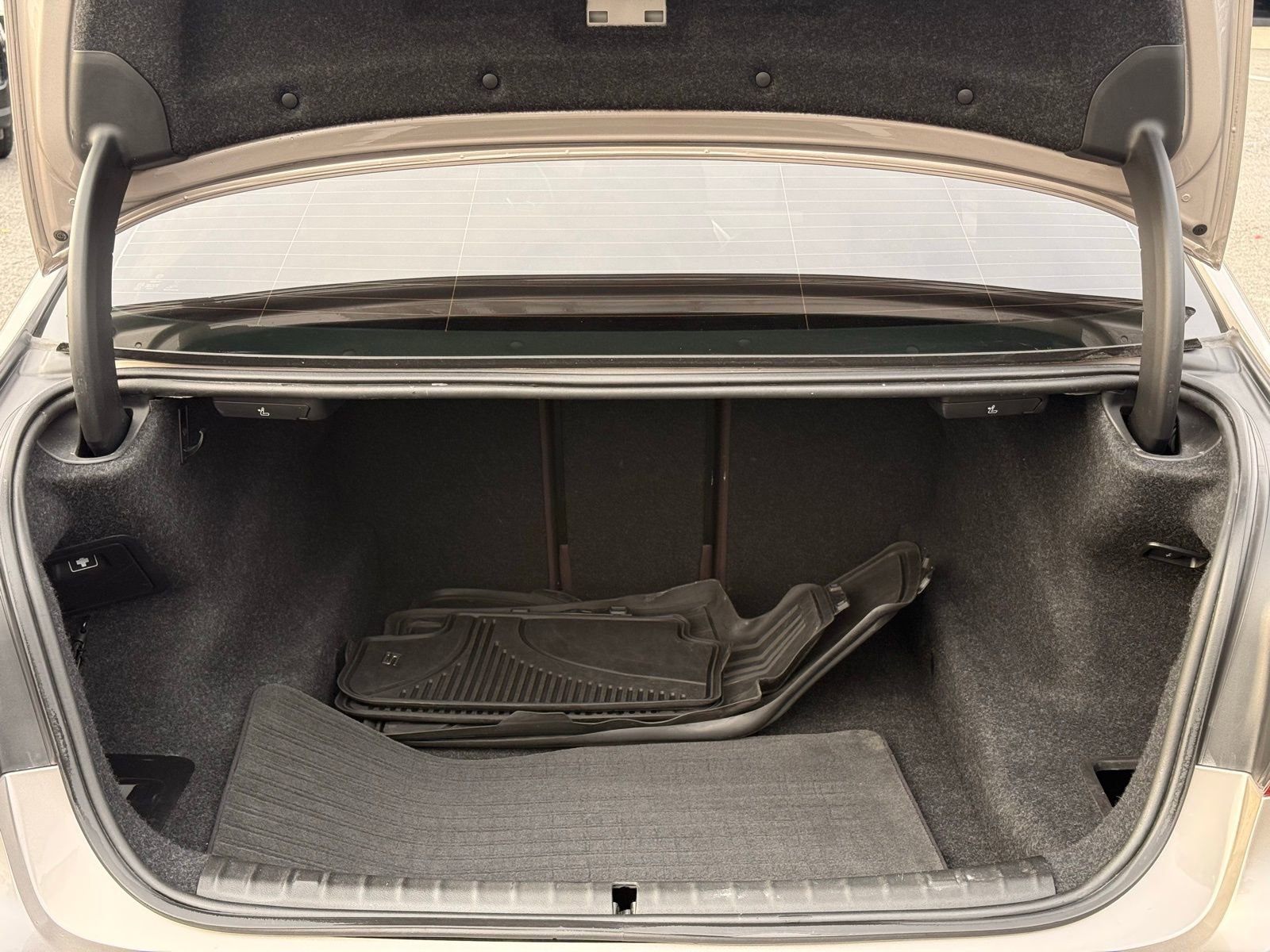 Used 2017 BMW 540i xDrive image 12