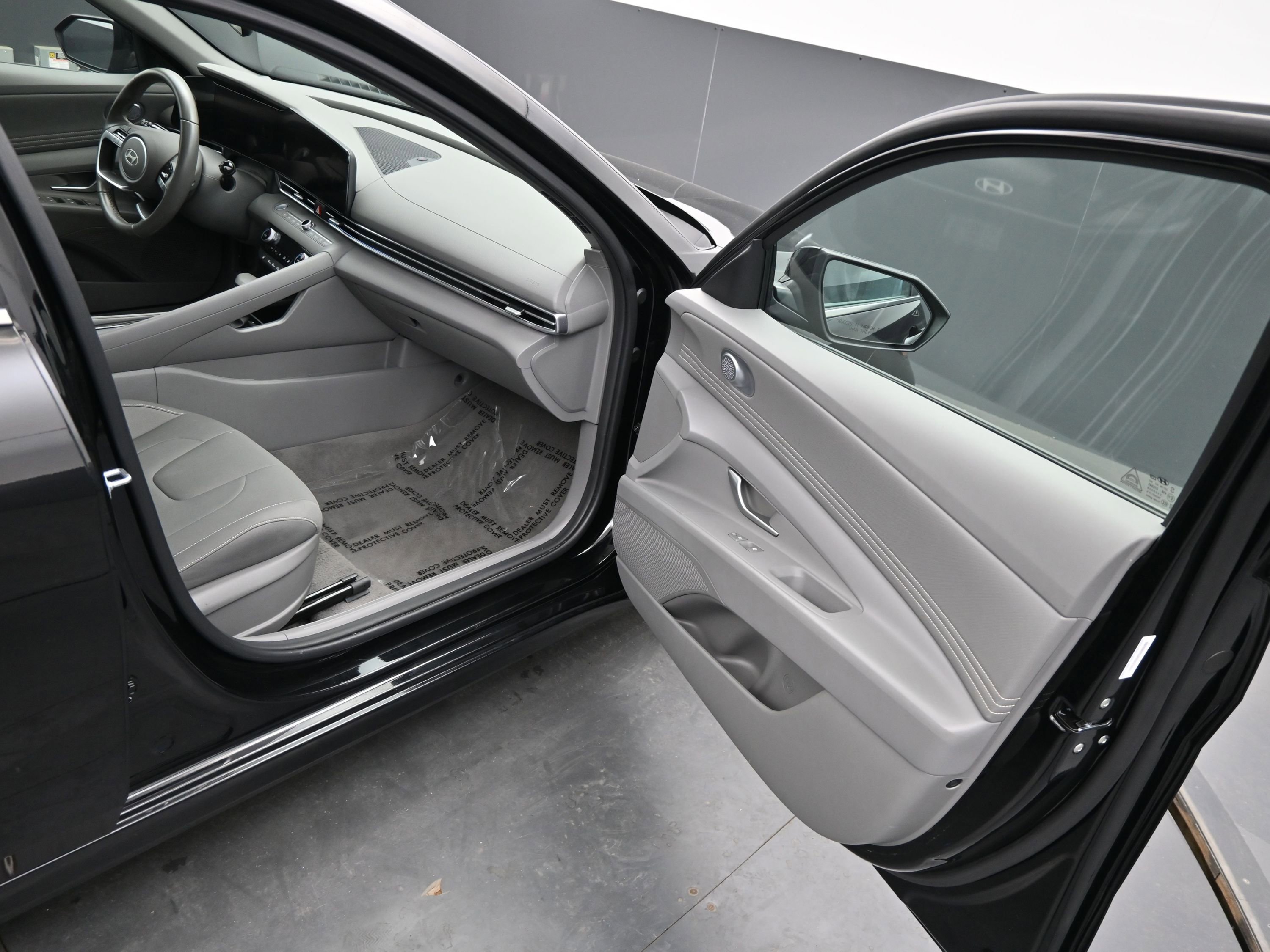 Used 2025 Hyundai Elantra SEL image 13