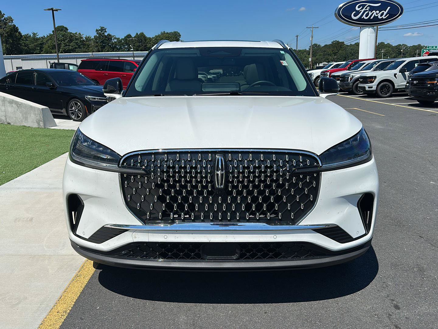 Used 2026 Lincoln Aviator AWD image 2