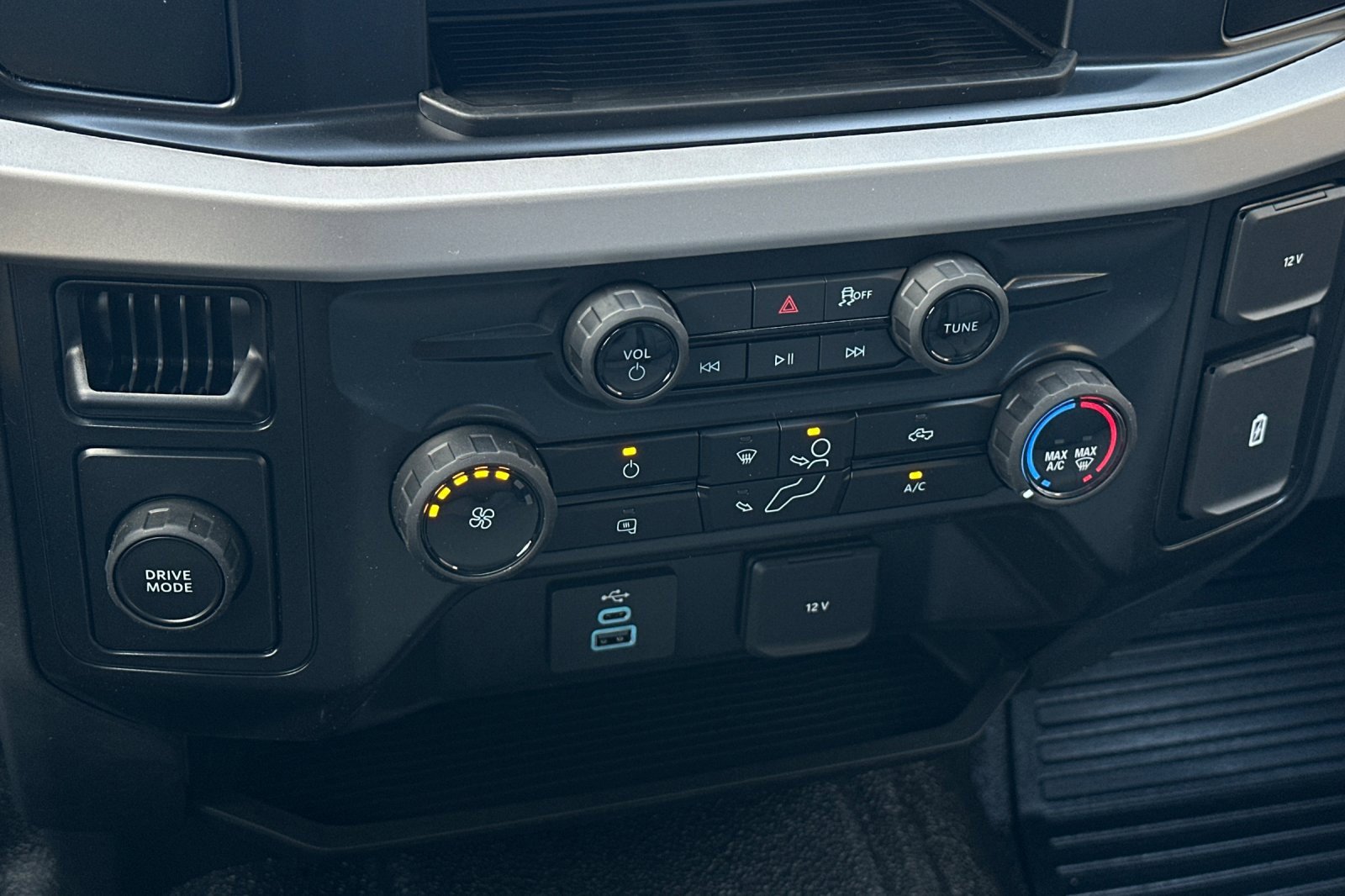 New 2026 Ford F250 XL w/ XL Chrome Package image 18