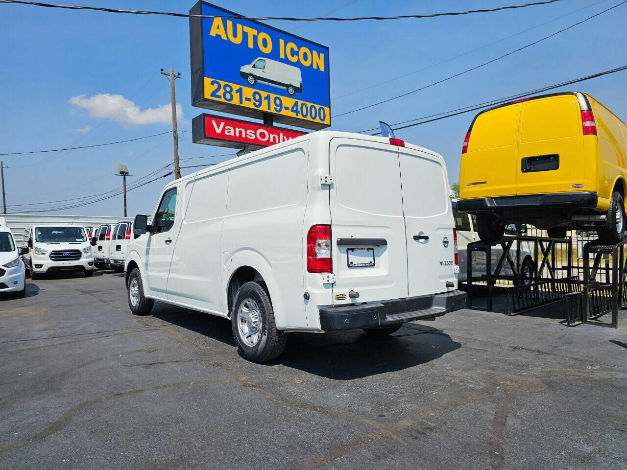 Used 2018 Nissan NV 2500 SV image 26
