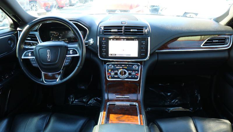 Used 2017 Lincoln Continental Select image 20