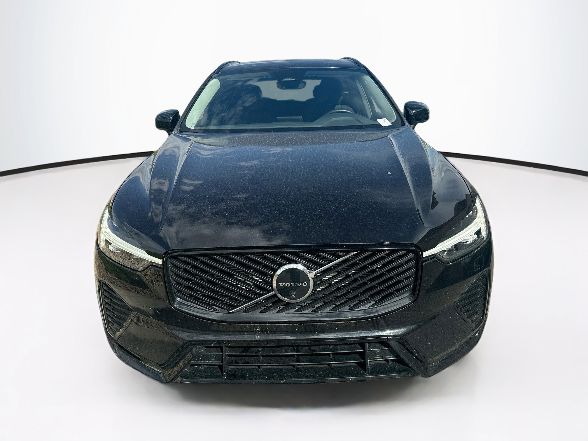 Used 2026 Volvo XC60 B5 Plus AWD/4WD image 2