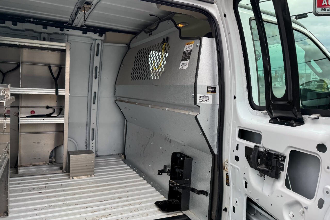 Used 2018 Chevrolet Express 2500 w/ Driver Convenience Package image 13