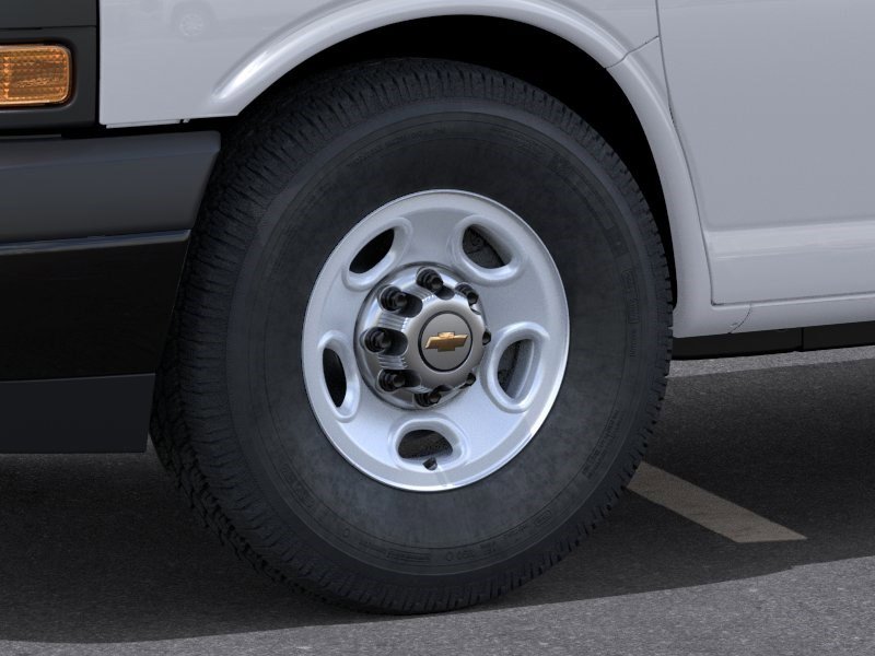 New 2026 Chevrolet Express 2500 Extended RWD image 9
