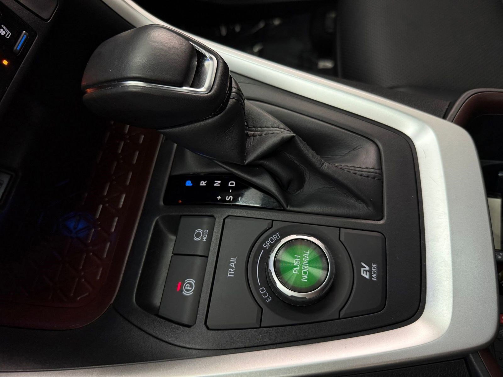 Used 2024 Toyota RAV4 Limited AWD/4WD image 16
