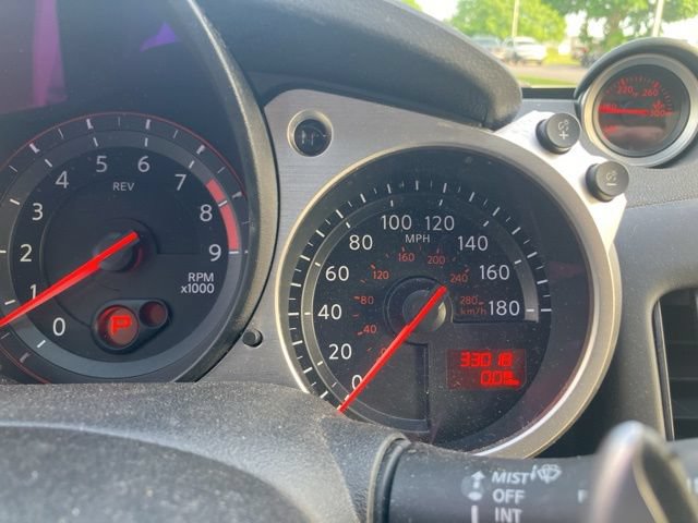 Used 2017 Nissan 370Z Touring RWD image 11