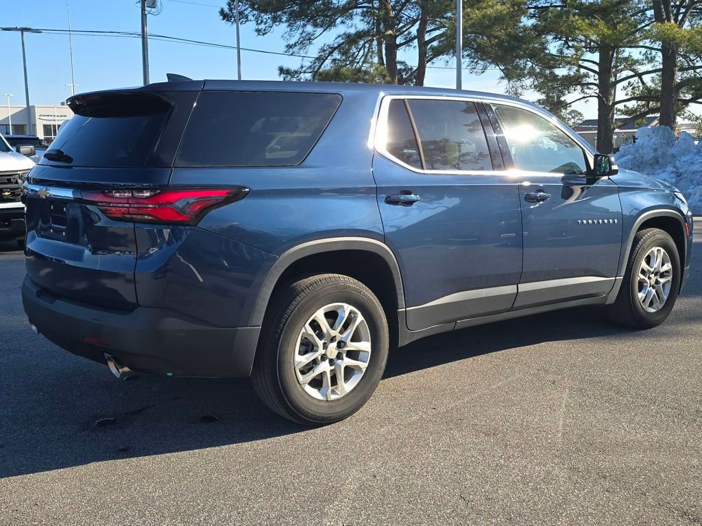 Used 2023 Chevrolet Traverse LS image 3