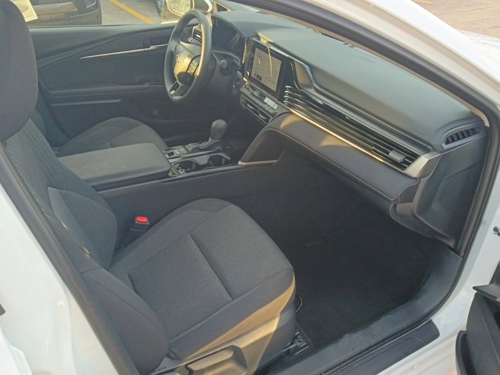 Used 2025 Toyota Camry LE image 8