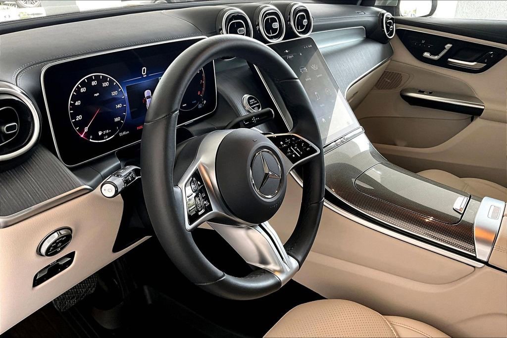 Used 2024 Mercedes-Benz GLC 300 image 17