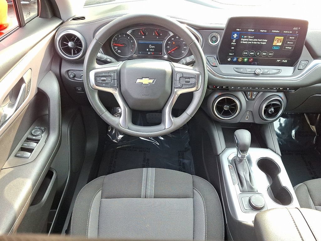 Used 2025 Chevrolet Blazer LT AWD/4WD image 11