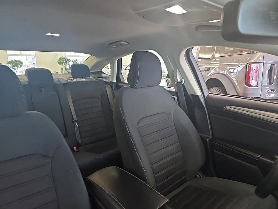 Used 2020 Ford Fusion SE image 39