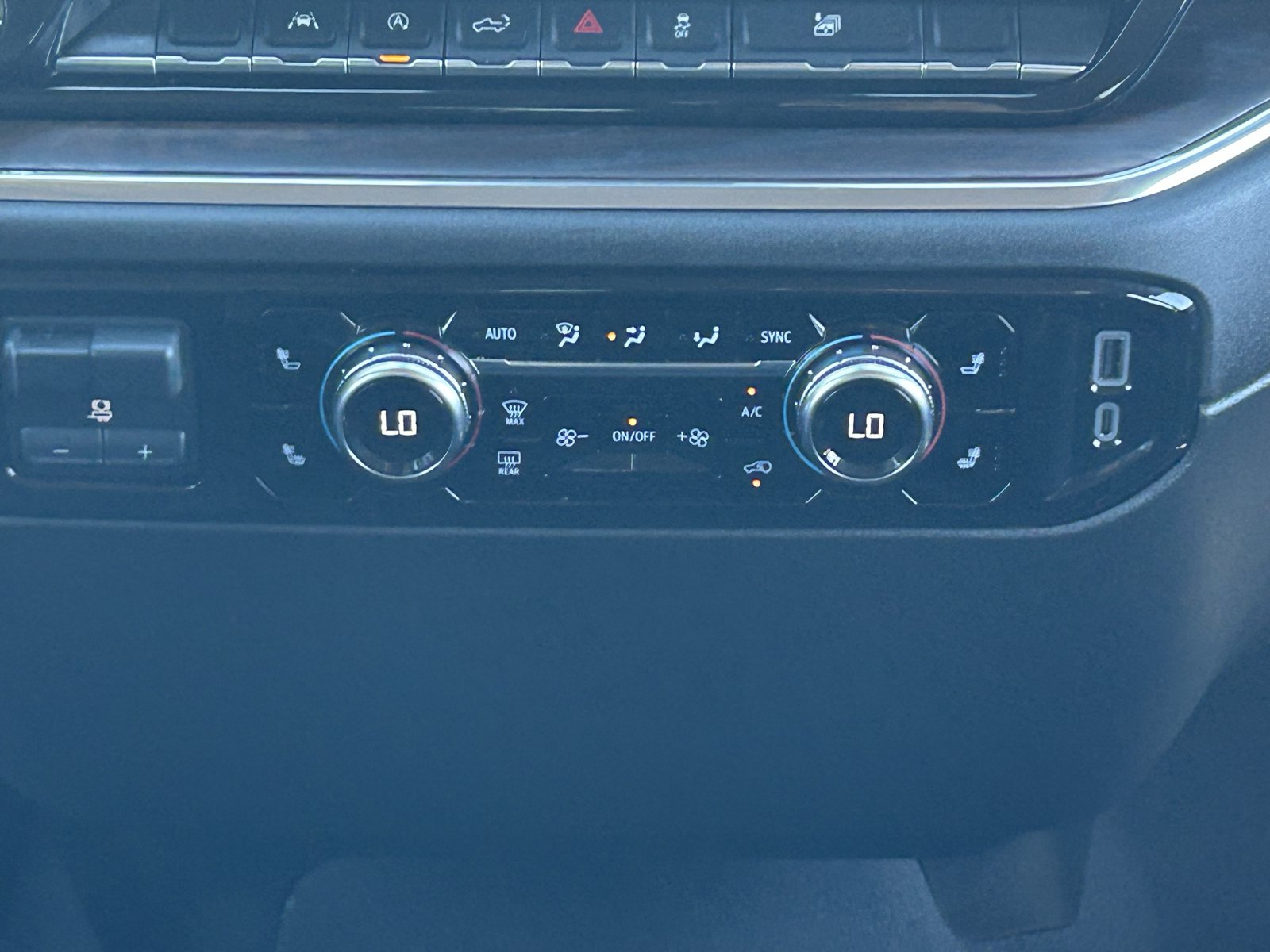 Certified 2025 GMC Sierra 1500 SLT RWD image 21