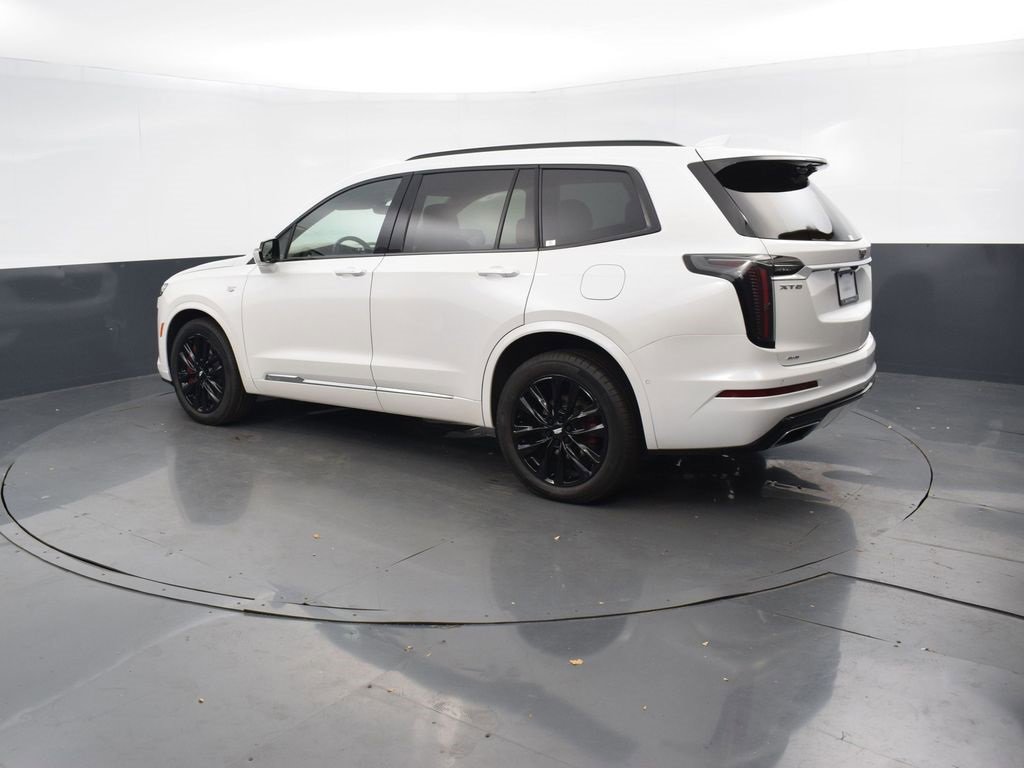 Used 2022 Cadillac XT6 Sport w/ Platinum Package image 4