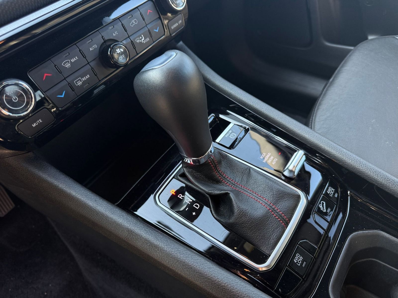 Used 2025 Jeep Compass Trailhawk image 41