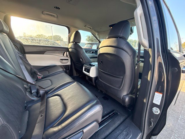 Used 2022 Kia Carnival LX FWD image 9
