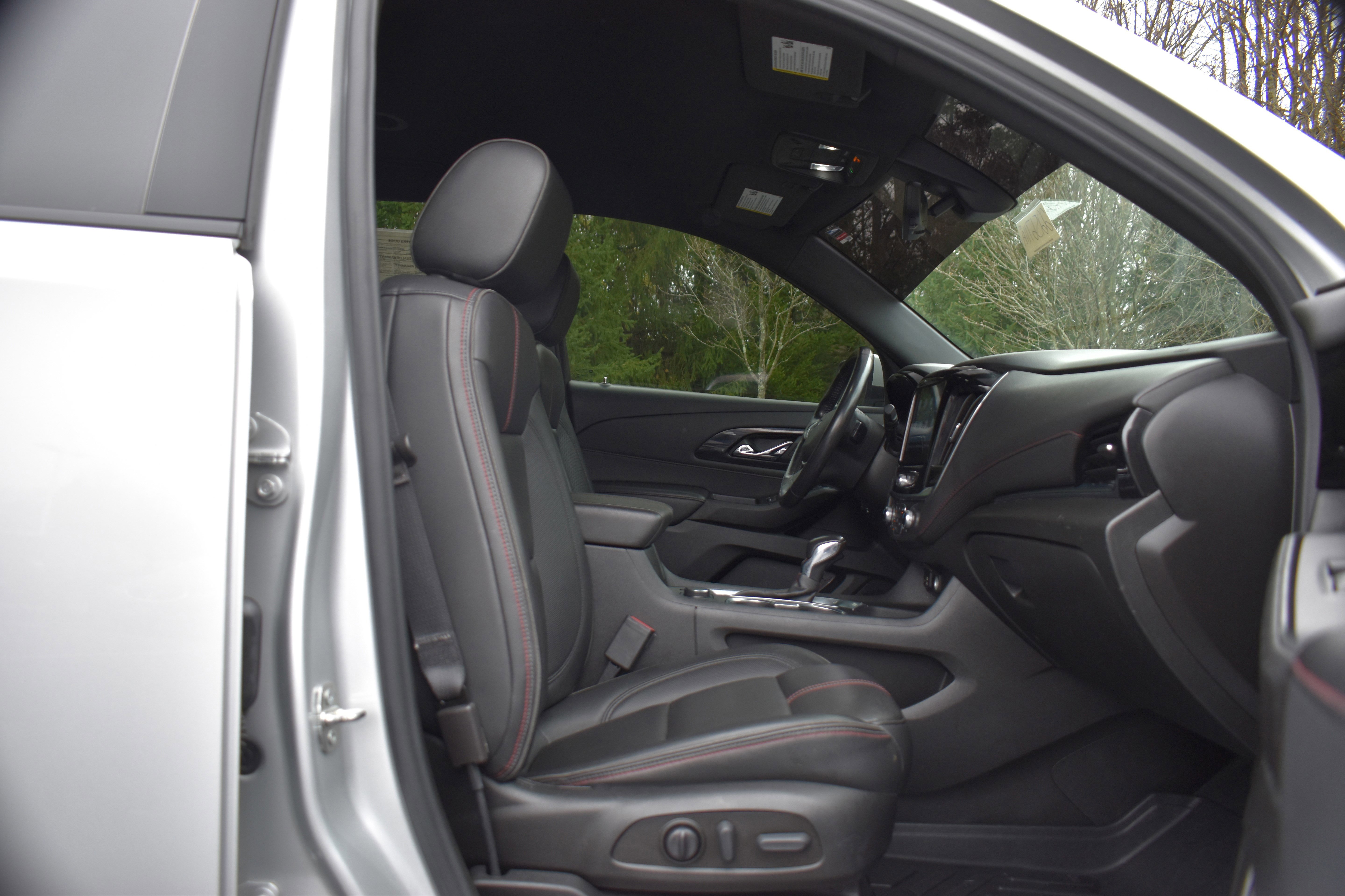 Used 2022 Chevrolet Traverse RS image 24