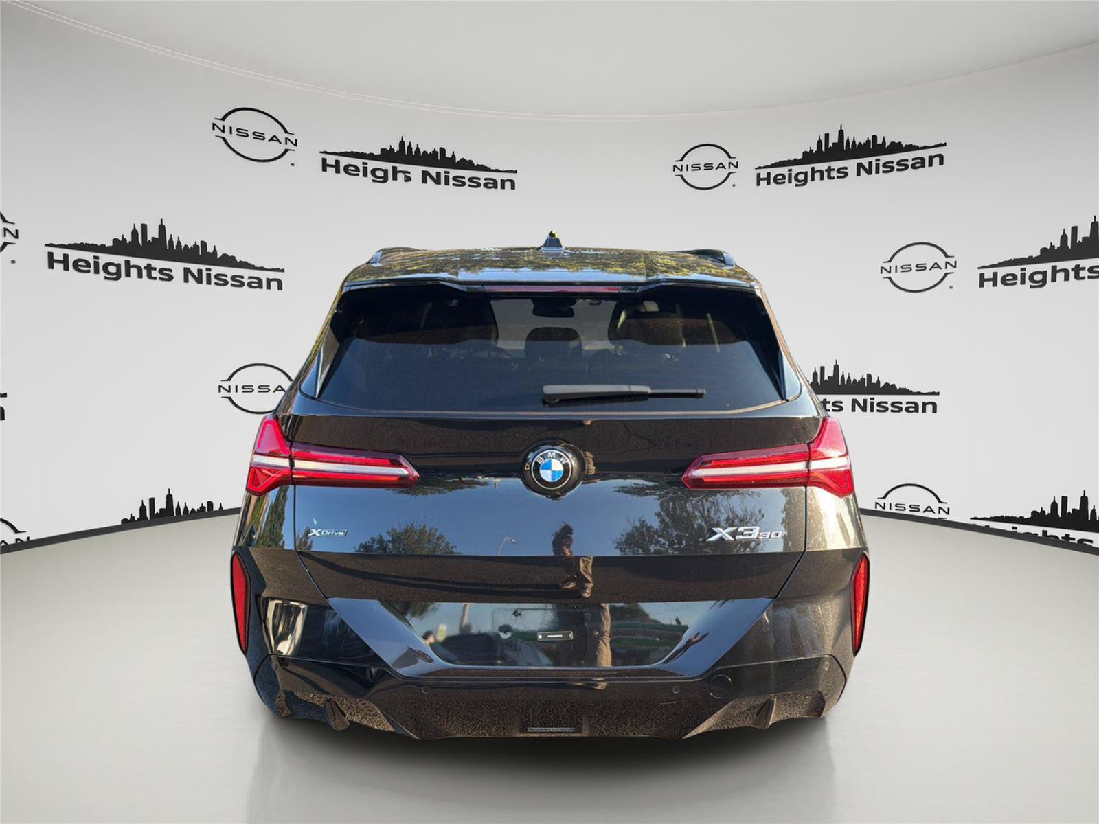 Used 2025 BMW X3 xDrive30i w/ Premium Package AWD/4WD image 3