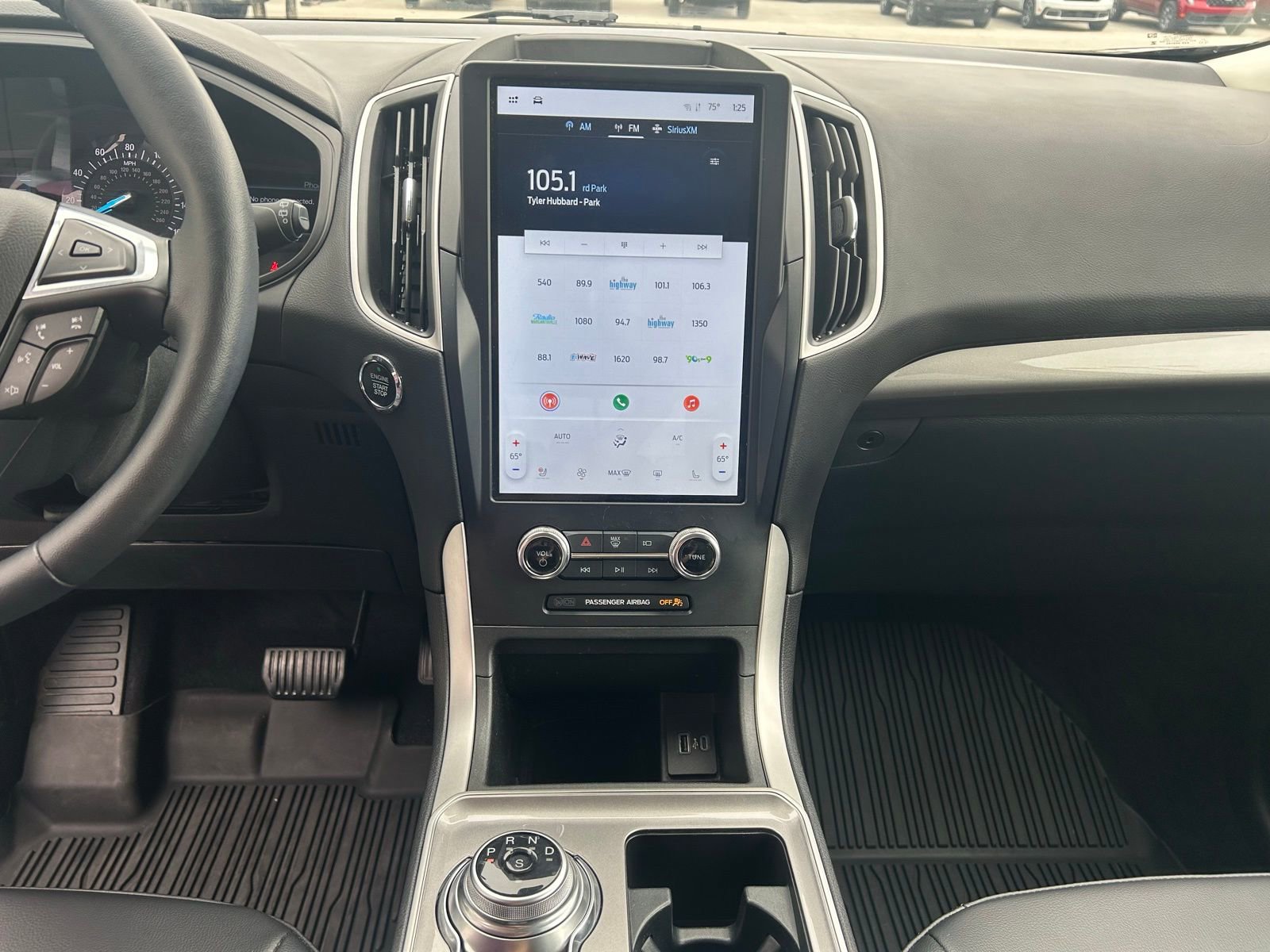 Used 2024 Ford Edge SEL w/ Convenience Package image 17