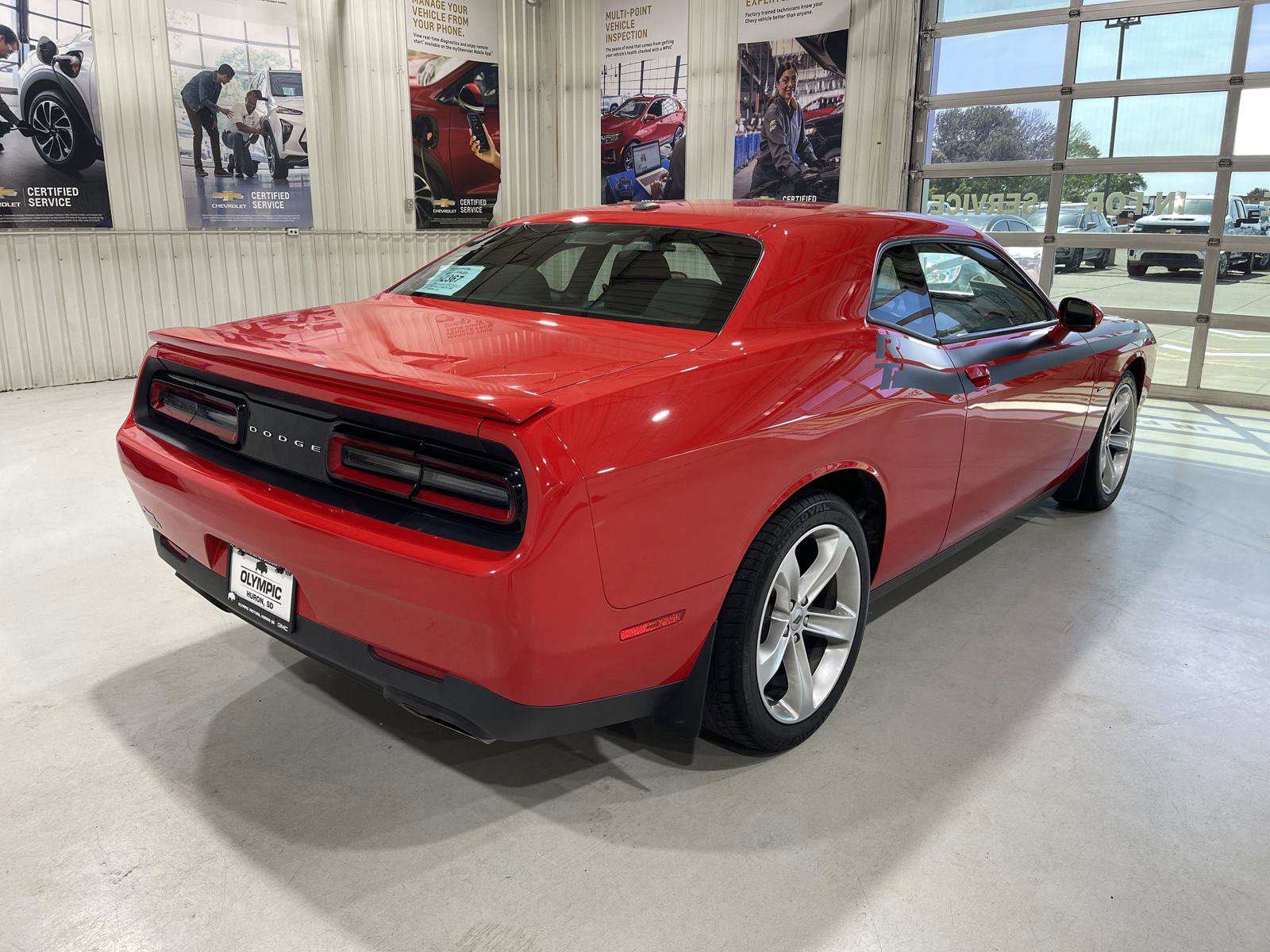 Used 2017 Dodge Challenger R/T image 8