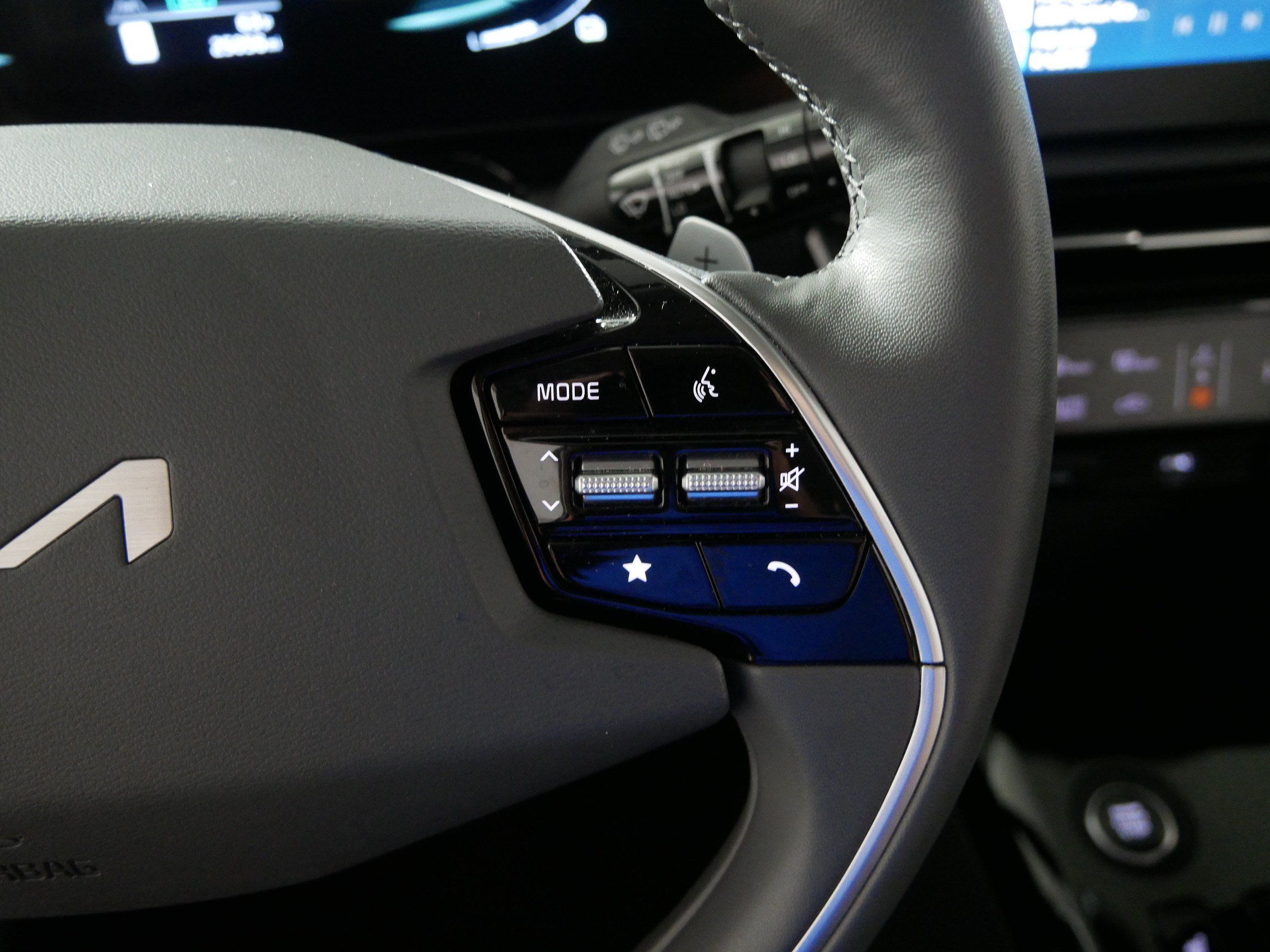 Used 2024 Kia Niro FWD image 28