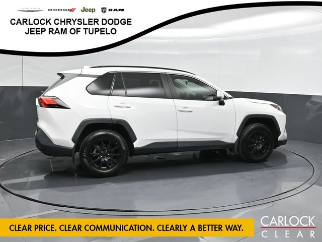Used 2021 Toyota RAV4 LE AWD/4WD image 4