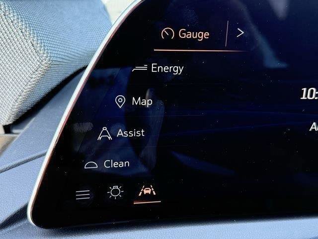 New 2025 Cadillac Optiq Luxury 2 image 25