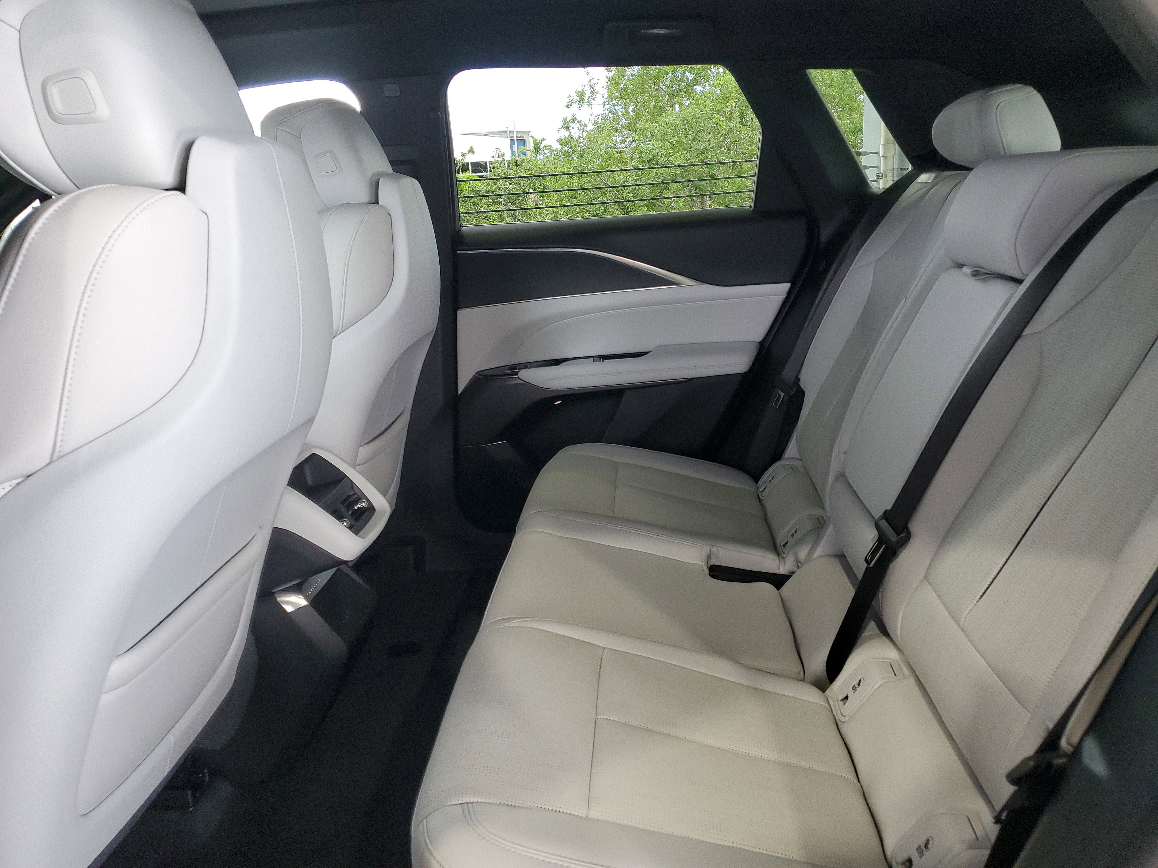 Used 2024 Cadillac Lyriq Luxury image 9