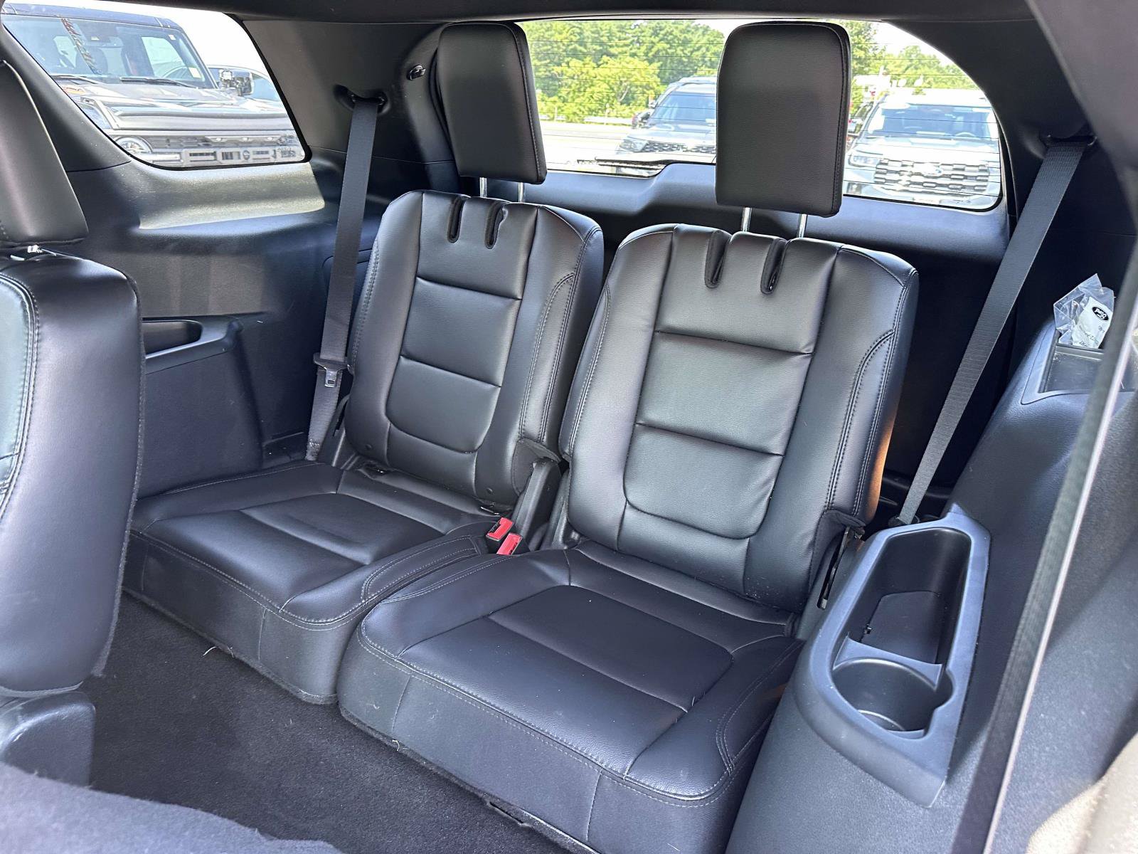 Used 2019 Ford Explorer XLT w/ Equipment Group 202A AWD/4WD image 14